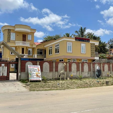 Moments Park Motel Dar es Salaam Bagian luar foto