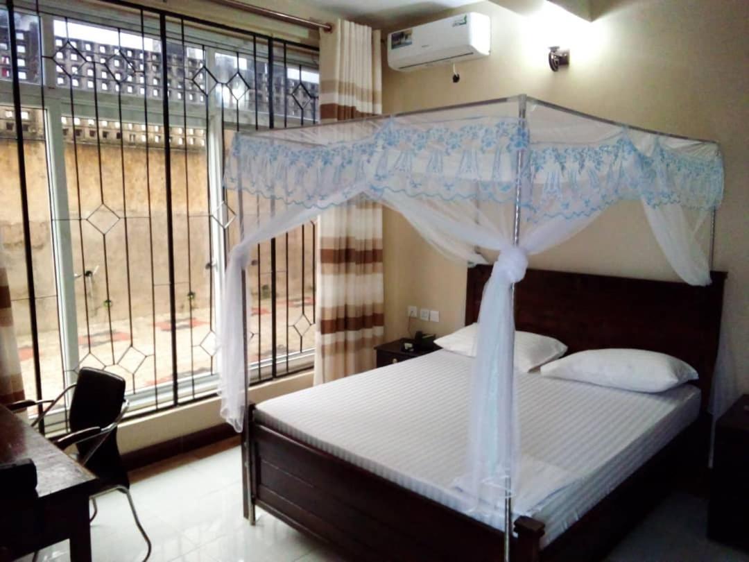Moments Park Motel Dar es Salaam Bagian luar foto