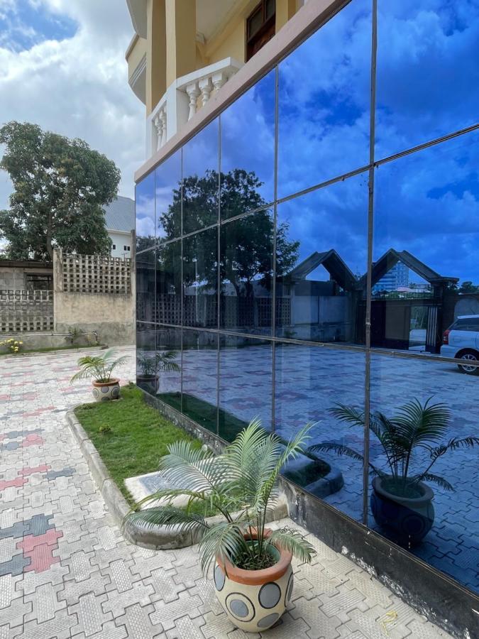 Moments Park Motel Dar es Salaam Bagian luar foto