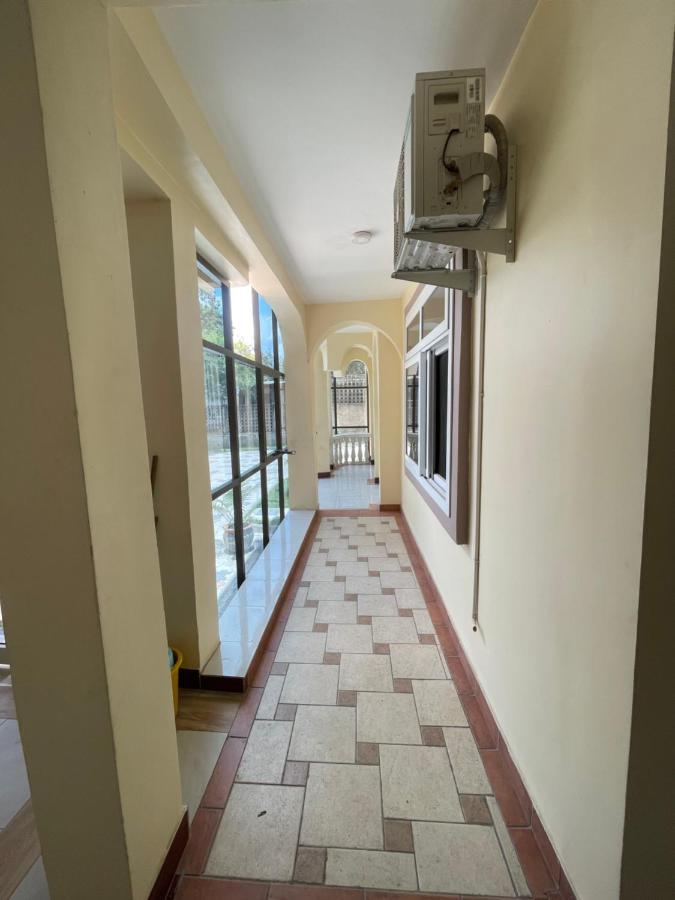 Moments Park Motel Dar es Salaam Bagian luar foto
