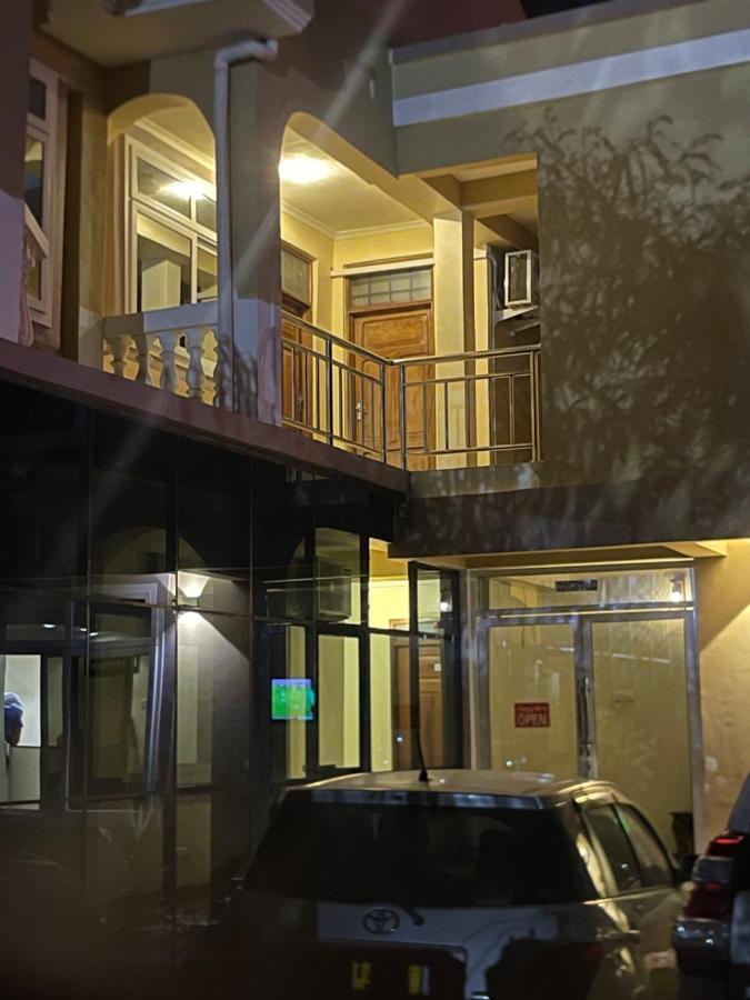 Moments Park Motel Dar es Salaam Bagian luar foto