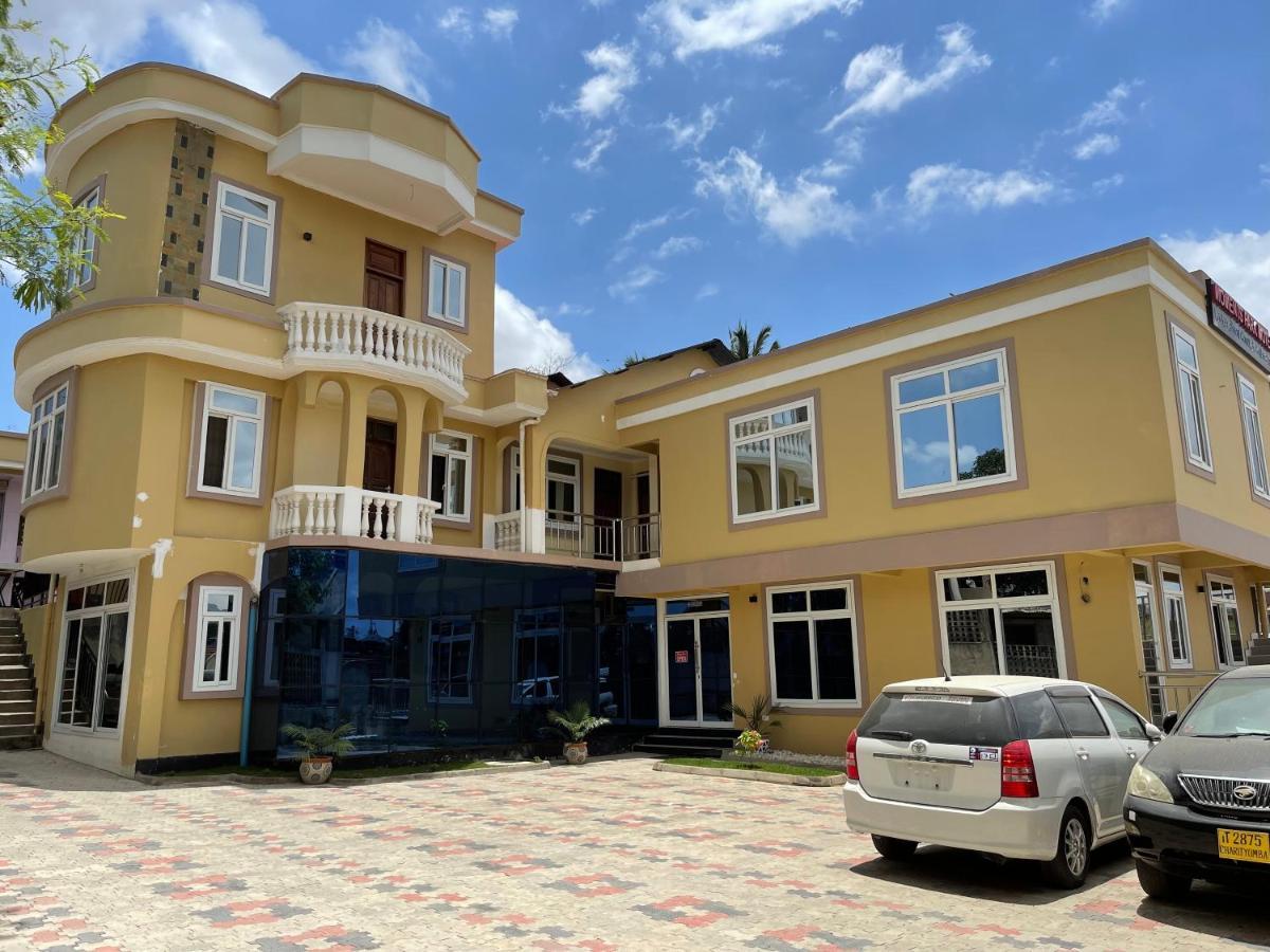 Moments Park Motel Dar es Salaam Bagian luar foto