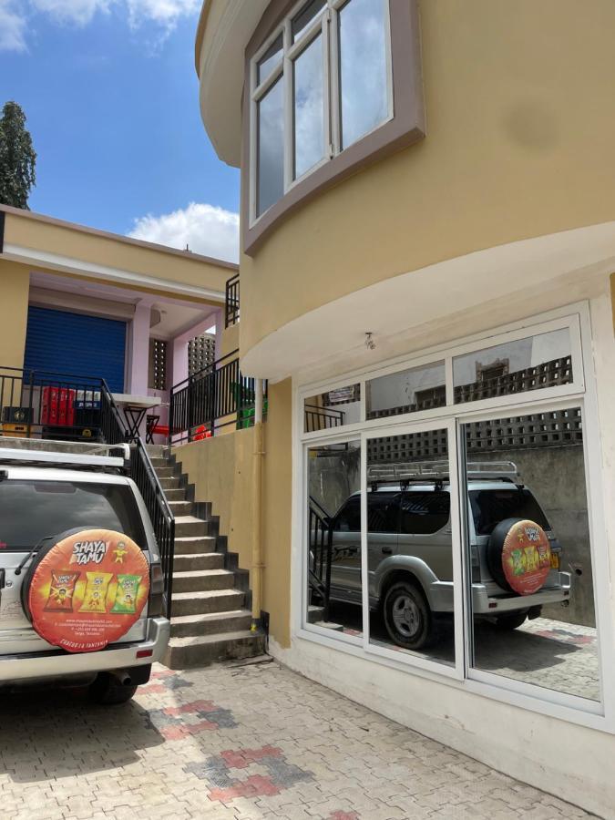 Moments Park Motel Dar es Salaam Bagian luar foto