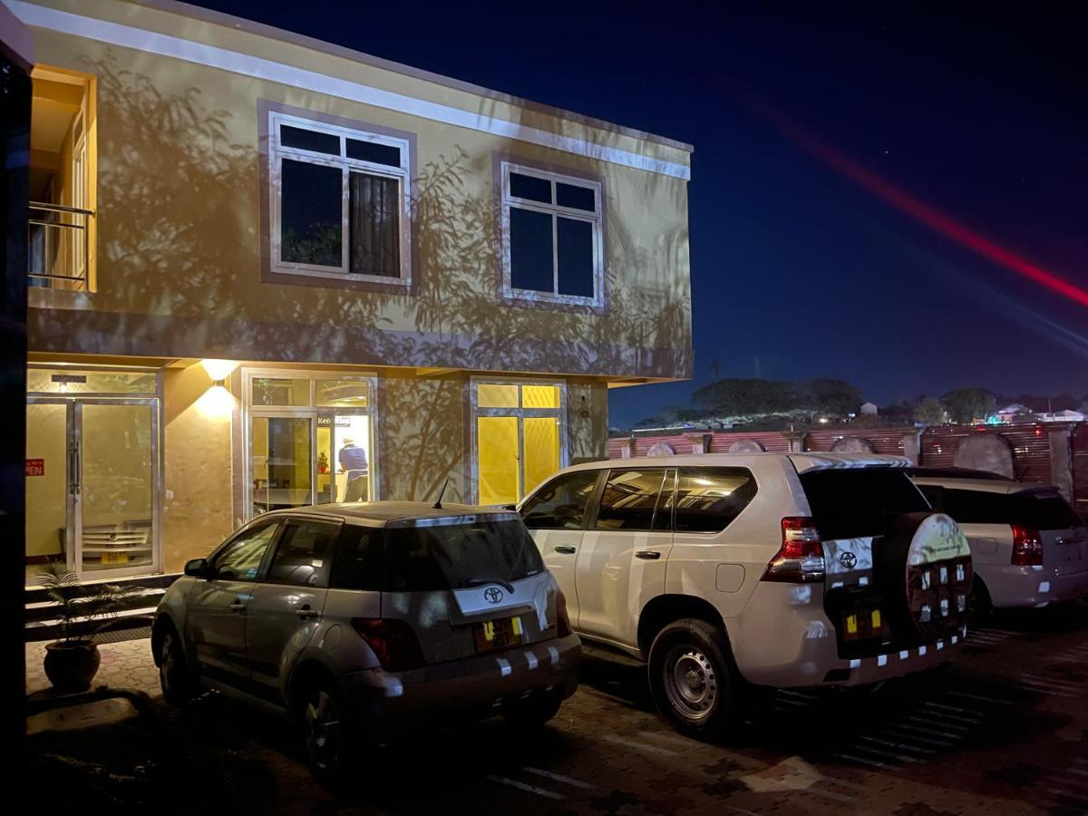 Moments Park Motel Dar es Salaam Bagian luar foto